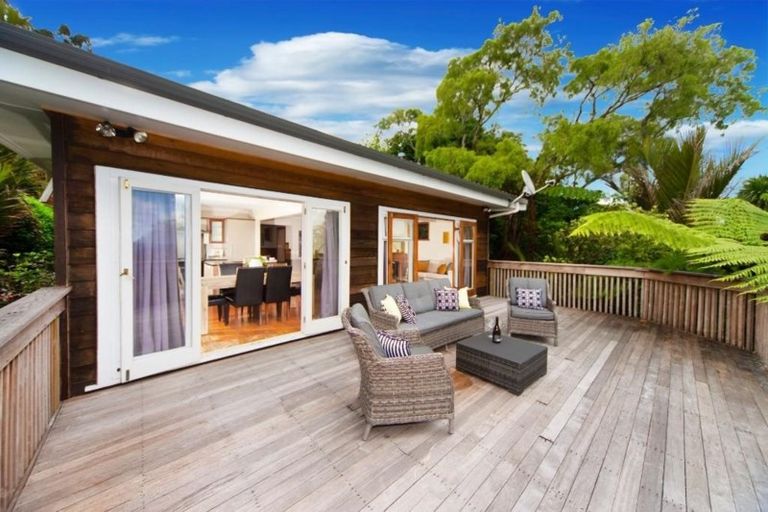 Photo of property in 69 Kohu Road, Titirangi, Auckland, 0604