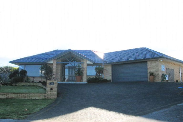 Photo of property in 19 Nad Place, East Tamaki Heights, Auckland, 2016