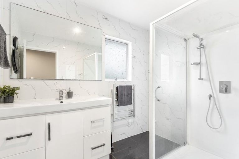 Photo of property in 4 Metcalfe Road, Ranui, Auckland, 0612