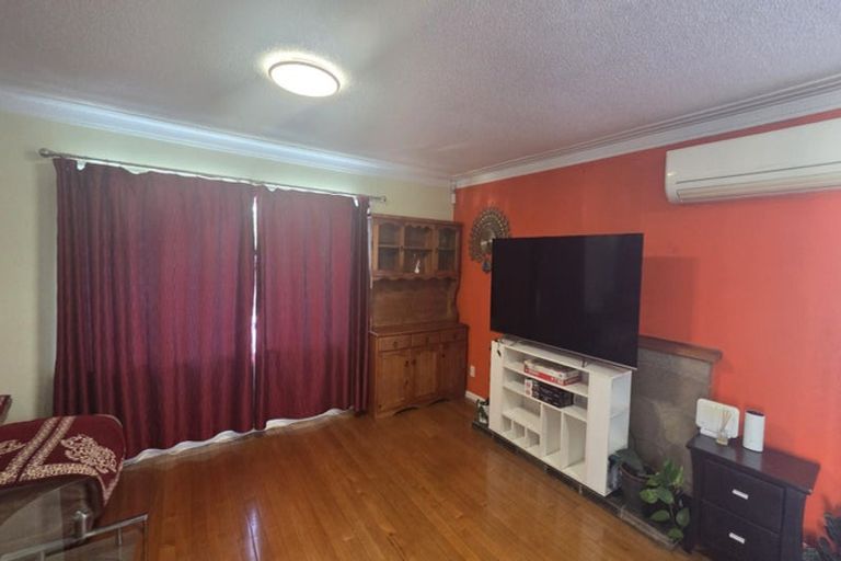 Photo of property in 15 Brains Road, Kelston, Auckland, 0602