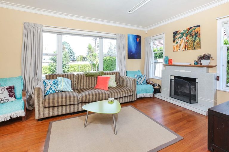 Photo of property in 733 Te Atatu Road, Te Atatu Peninsula, Auckland, 0610