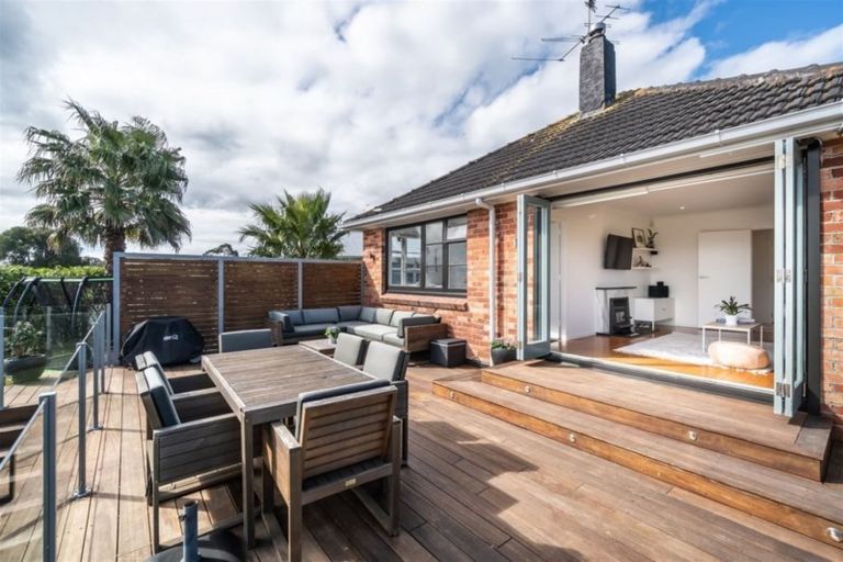 Photo of property in 2 Leander Road, Bayswater, Auckland, 0622