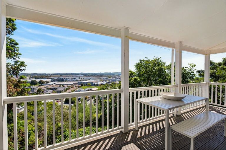 Photo of property in 1 Denholm Road, Hospital Hill, Napier, 4110