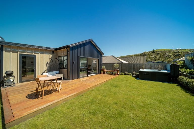 Photo of property in 16 Crop Street, Jacks Point, 9371