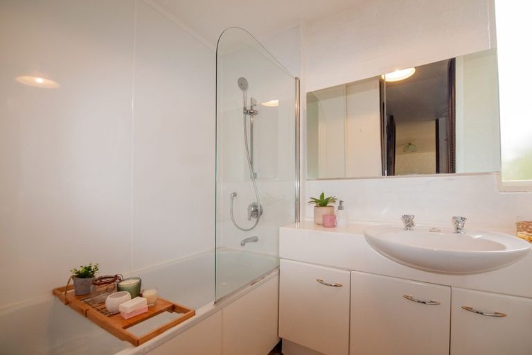 Photo of property in 141h Churton Drive, Churton Park, Wellington, 6037