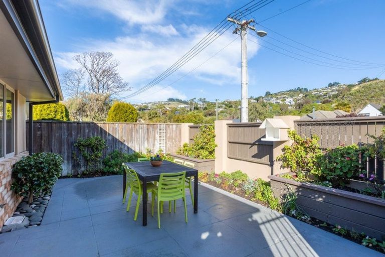 Photo of property in 21 Taupata Street, Redcliffs, Christchurch, 8081