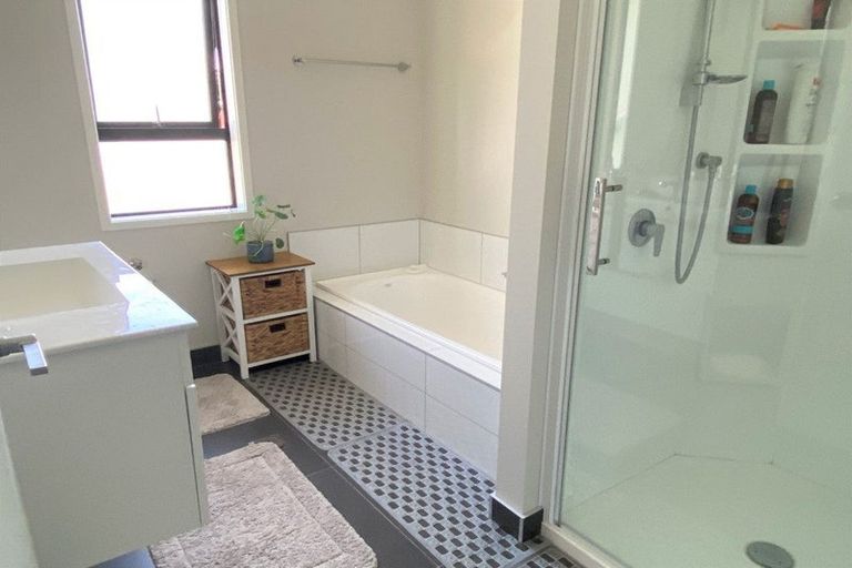 Photo of property in 7 Discovery Place, Marfell, New Plymouth, 4310