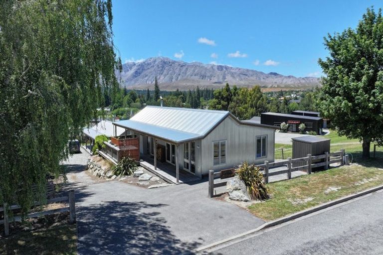 Photo of property in 26 Aorangi Crescent, Lake Tekapo, 7999