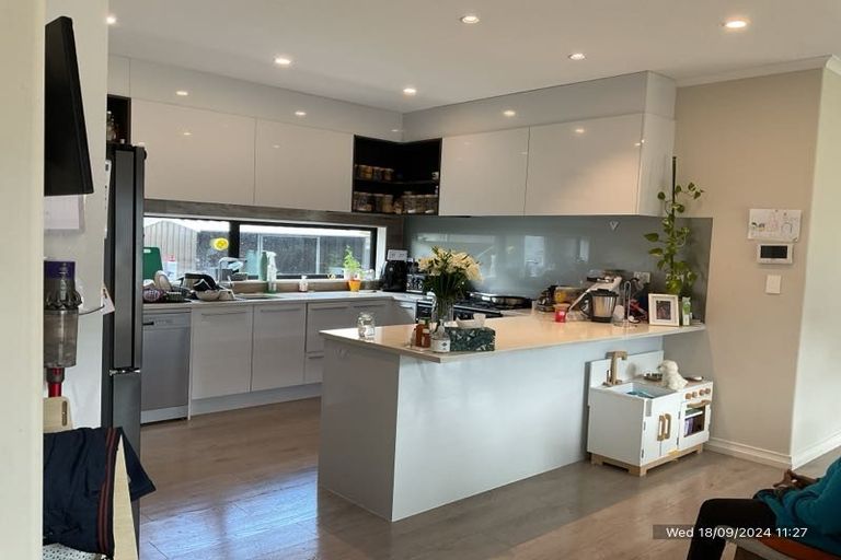 Photo of property in 10 Brumbie Way, Karaka, Papakura, 2113