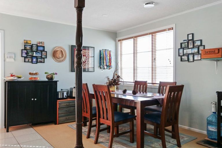 Photo of property in 1 Marewa Street, Te Atatu South, Auckland, 0610