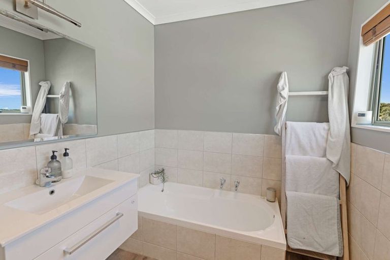 Photo of property in 11 Rawhiti Place, Saint Johns Hill, Whanganui, 4501