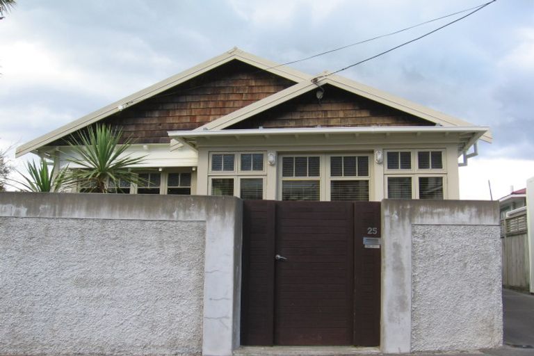Photo of property in 25 Ferry Street, Seatoun, Wellington, 6022