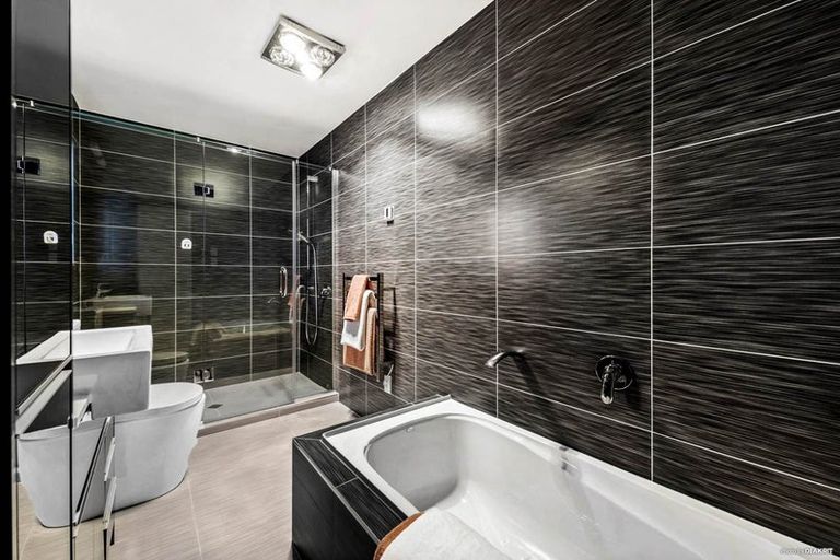 Photo of property in 9 Gwendoline Avenue, Te Atatu Peninsula, Auckland, 0610