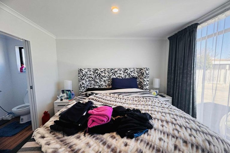 Photo of property in 48 Exeter Crescent, Takaro, Palmerston North, 4412