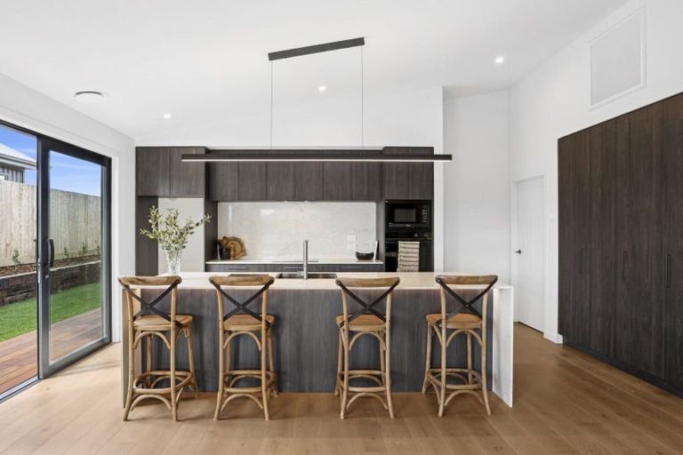 Photo of property in 42 Doug Ledgerwood Drive, Wanaka, 9305