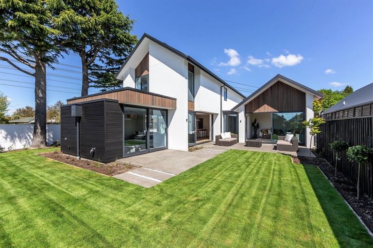 Photo of property in 2 Henridge Place, Avonhead, Christchurch, 8042