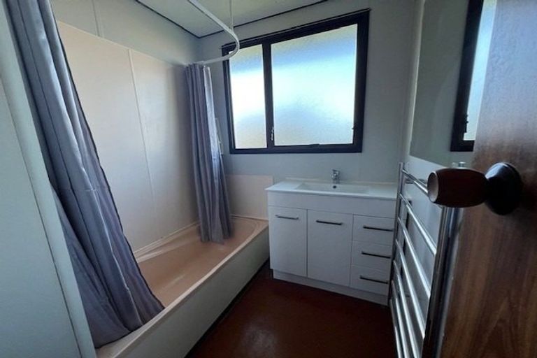 Photo of property in 10 Starforth Place, Henderson, Auckland, 0612