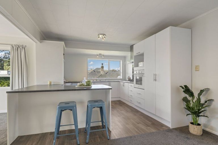 Photo of property in 94 Omata Road, Marfell, New Plymouth, 4310