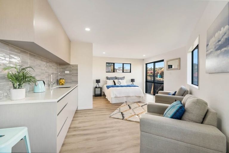 Photo of property in 5 Liban Place, Massey, Auckland, 0614