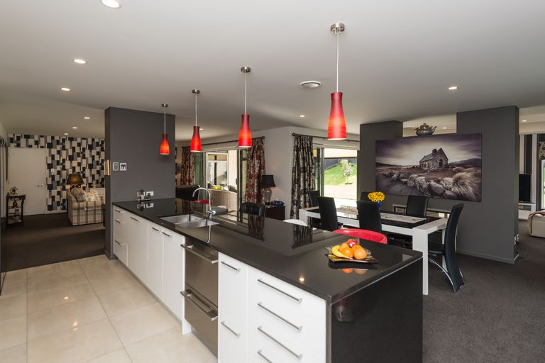 Photo of property in 43 Davaar Crescent, Broomfield, Christchurch, 8042