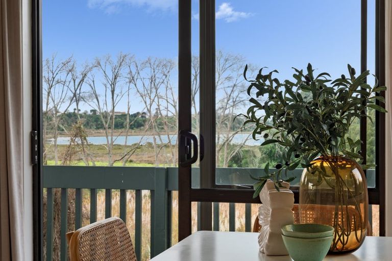 Photo of property in 18 Waikareao Way, Brookfield, Tauranga, 3110