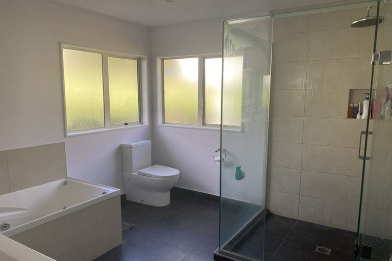 Photo of property in 15c Sarona Avenue, Glen Eden, Auckland, 0602