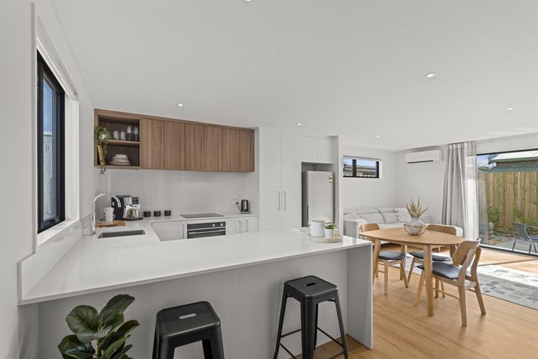 Photo of property in 2/130 Holly Road, St Albans, Christchurch, 8014