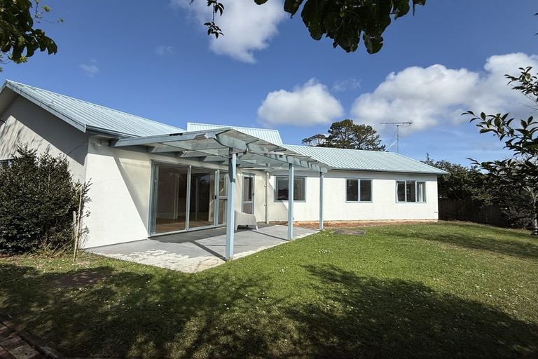 Photo of property in 25 Fearnley Grove, Albany, Auckland, 0632