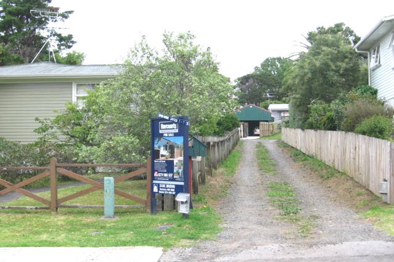 Photo of property in 1/15 Paramu Avenue, Birkdale, Auckland, 0626