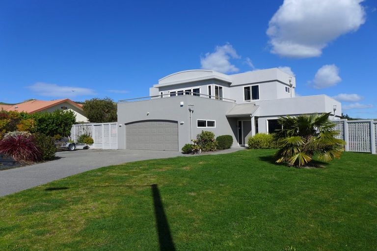 Photo of property in 15 Hikanui Place, Havelock North, 4130