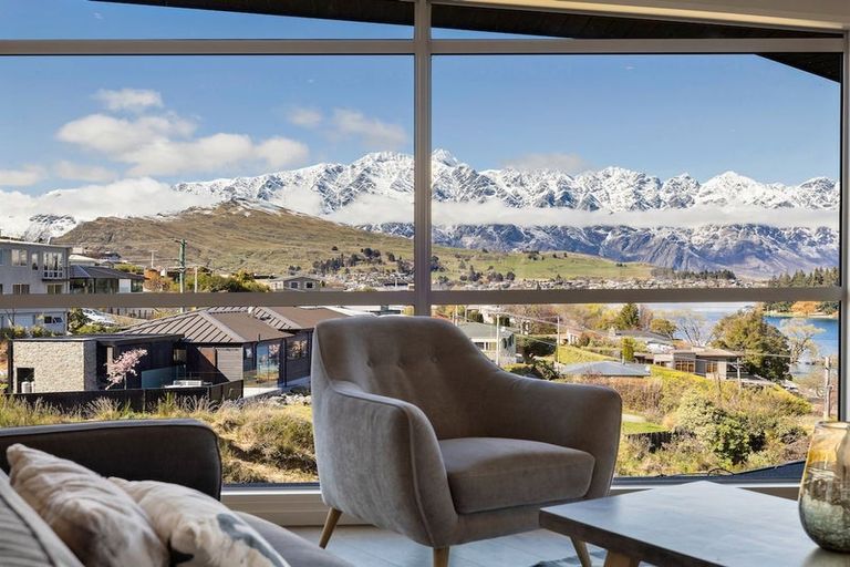 Photo of property in Rahiri Apartments, 8/23 Adelaide Street, Queenstown, 9300
