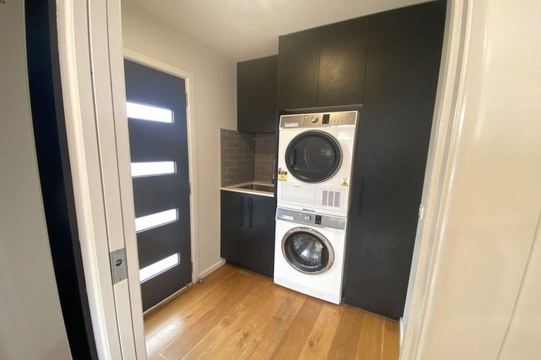 Photo of property in 21 Durham Street, Te Atatu Peninsula, Auckland, 0610