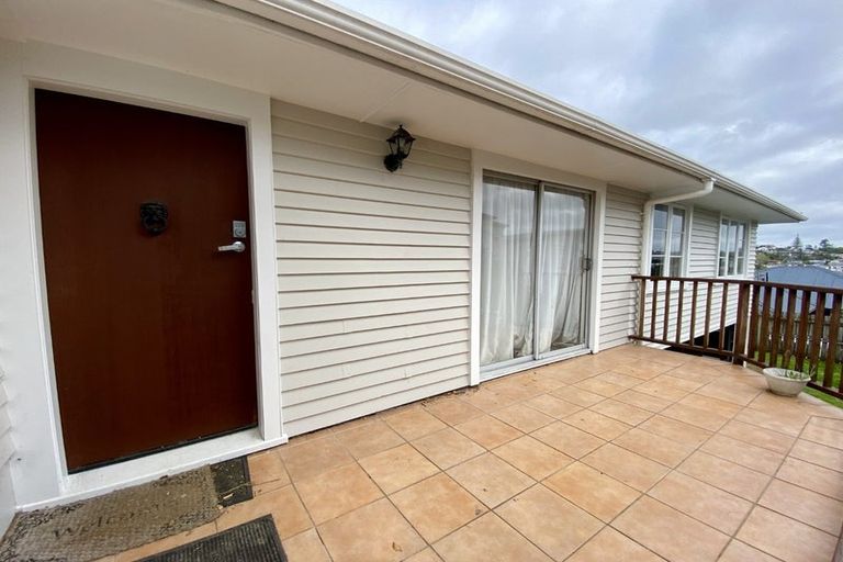 Photo of property in 229 Wairau Road, Totara Vale, Auckland, 0627