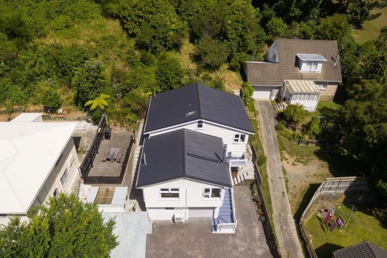 Photo of property in 76a Newlands Road, Newlands, Wellington, 6037