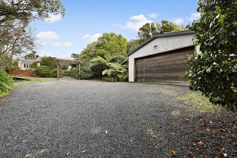 Photo of property in 10 Hillview Crescent, Paparangi, Wellington, 6037