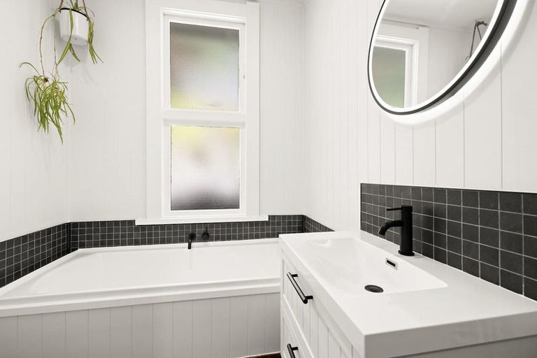 Photo of property in 45 Faraday Street, Hospital Hill, Napier, 4110