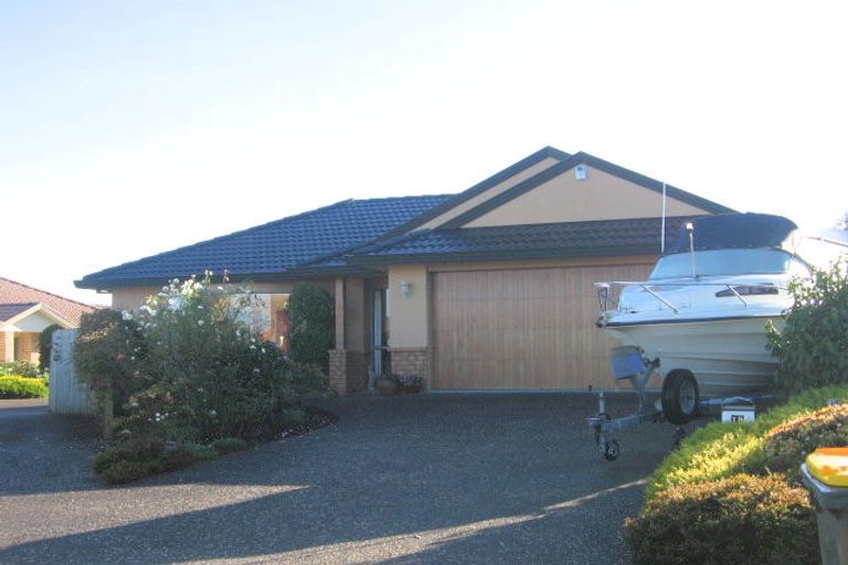 Photo of property in 18 Nad Place, East Tamaki Heights, Auckland, 2016