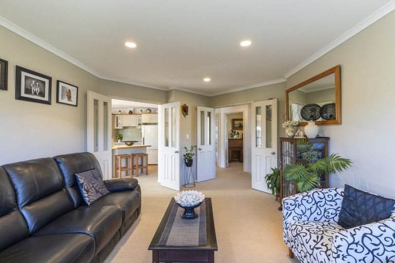 Photo of property in 6 Royal Heights, Glen Avon, New Plymouth, 4312