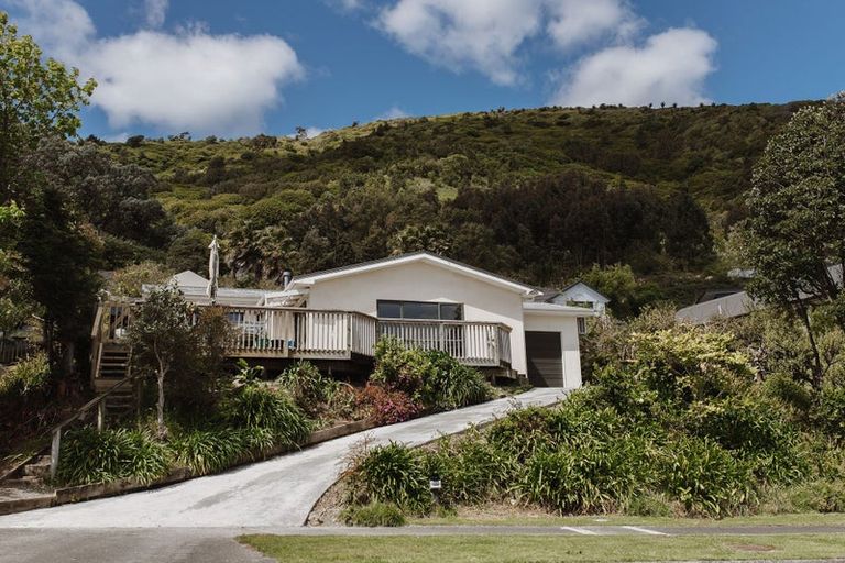 Photo of property in 89 Kakariki Grove, Waikanae, 5036