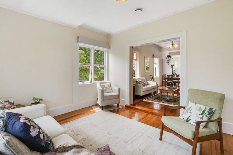 Photo of property in 1/6 Valley Road, Northcote, Auckland, 0626