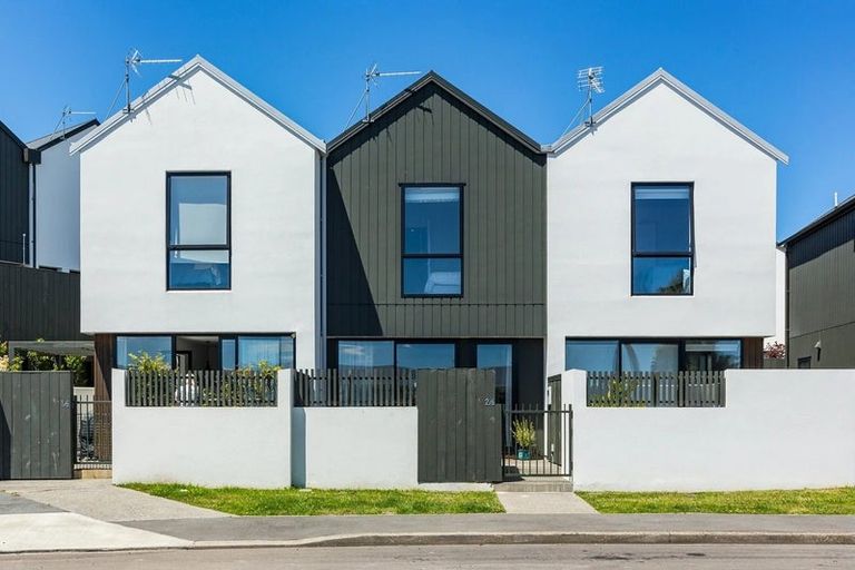 Photo of property in 2/6 Oswald Crescent, Paparangi, Wellington, 6037