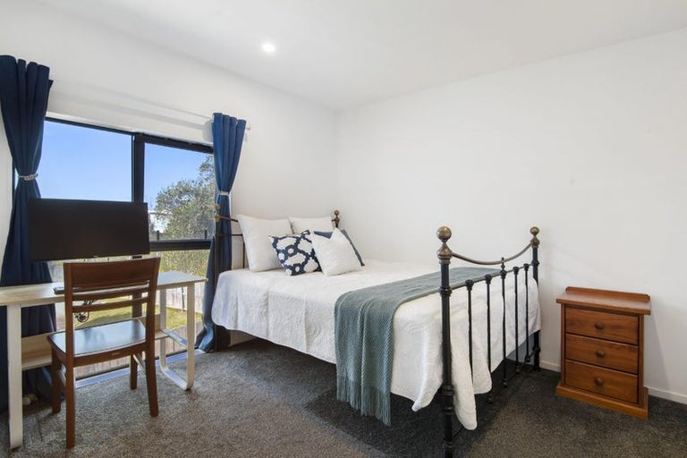 Photo of property in 61b Knights Road, Rothesay Bay, Auckland, 0630