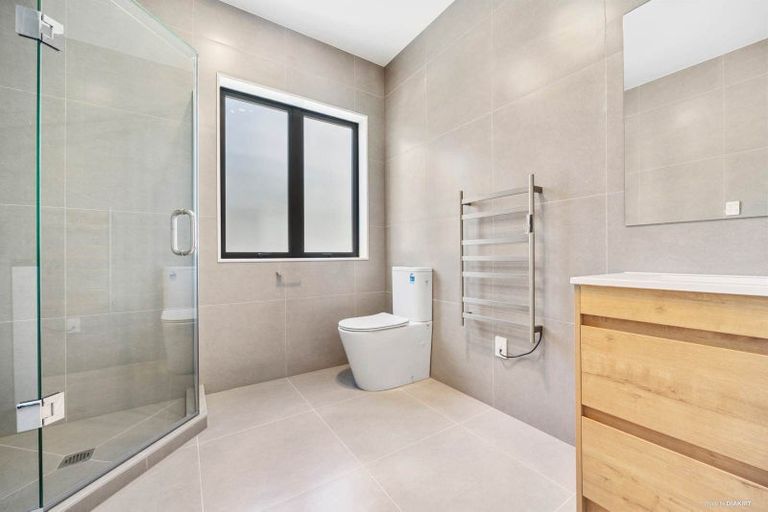 Photo of property in 62d Woodside Road, Massey, Auckland, 0614