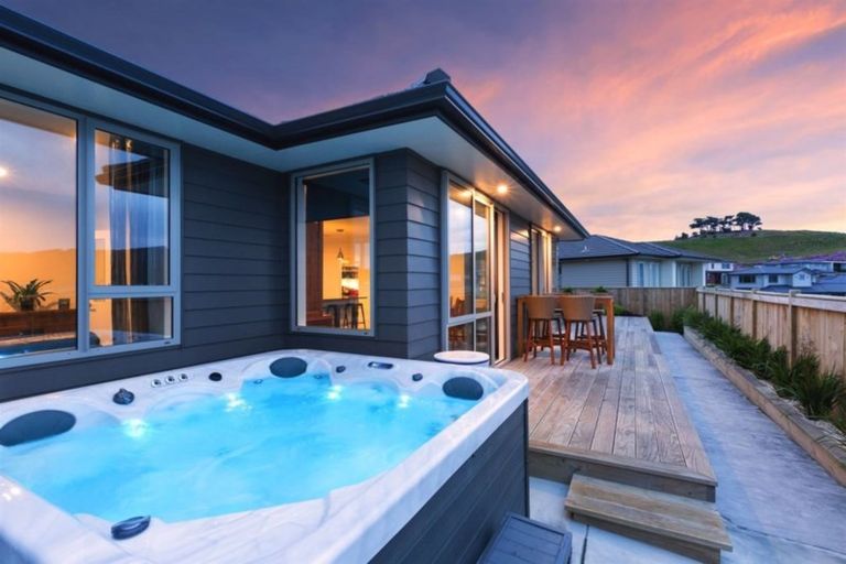 Photo of property in 12 Frances Brown Avenue, Aotea, Porirua, 5024