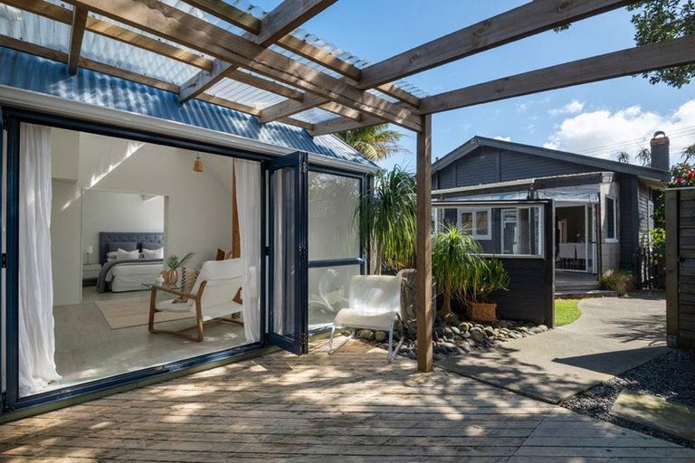 Photo of property in 72 Eversleigh Road, Belmont, Auckland, 0622