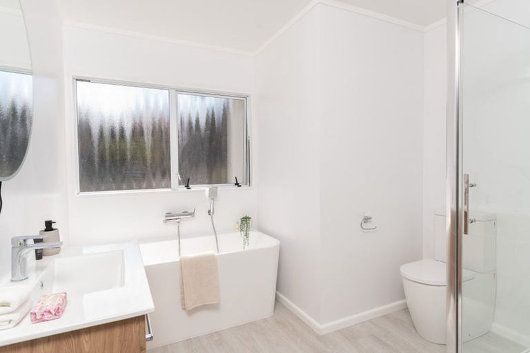 Photo of property in 138 Westchester Drive, Churton Park, Wellington, 6037