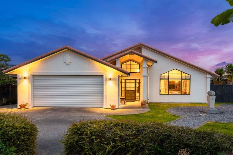 Photo of property in 21 Kanawa Street, Waikanae, 5036