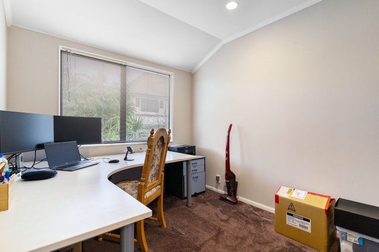 Photo of property in 8 Chiania Place, Somerville, Auckland, 2014