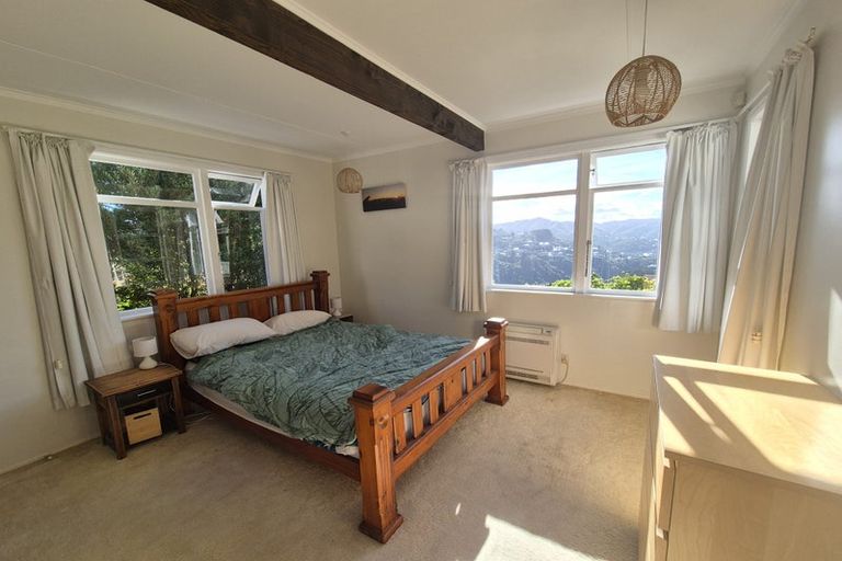 Photo of property in 51 Huntingdon Street, Northland, Wellington, 6012