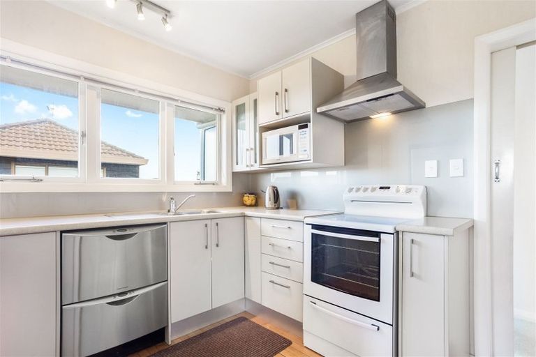 Photo of property in 1/53 Uxbridge Road, Mellons Bay, Auckland, 2014